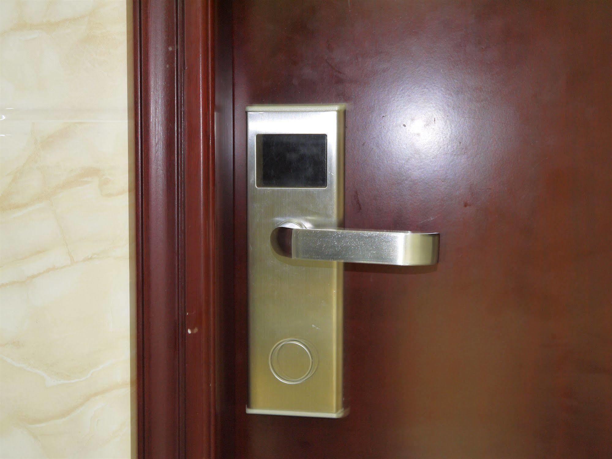 New Fortunate Guest House Гонконг Экстерьер фото