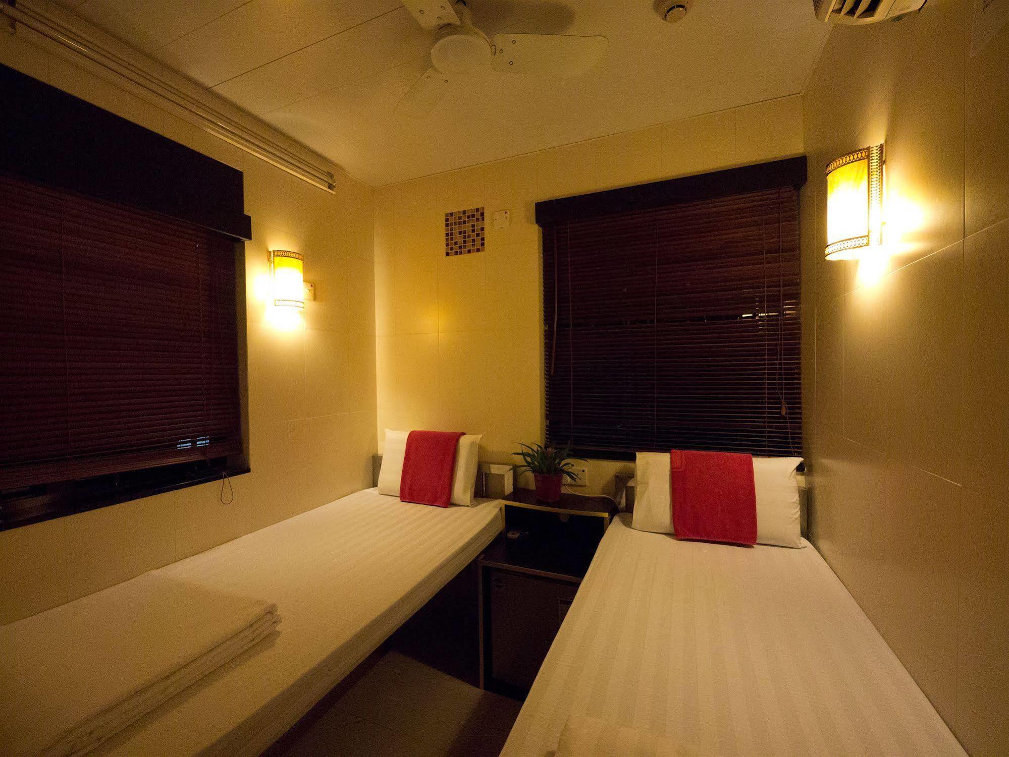 New Fortunate Guest House Гонконг Экстерьер фото