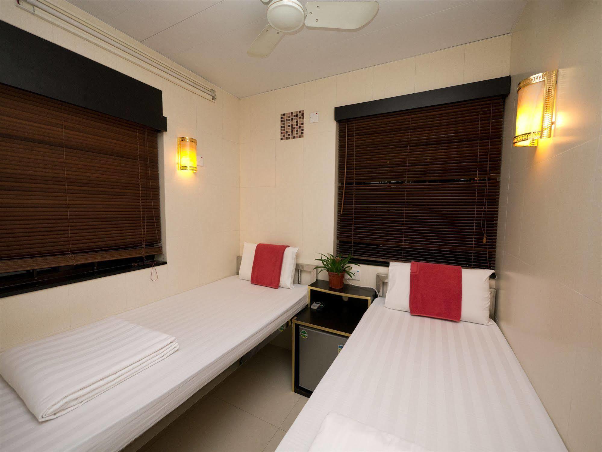New Fortunate Guest House Гонконг Экстерьер фото